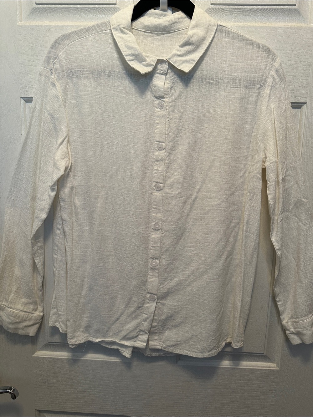 Classic Off-White Button-Down Shirt with Soft Texture Size Medium Wardrobe Basic